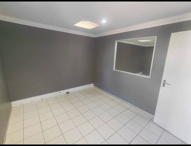 100M² OFFICE TO LET IN FOURWAYS